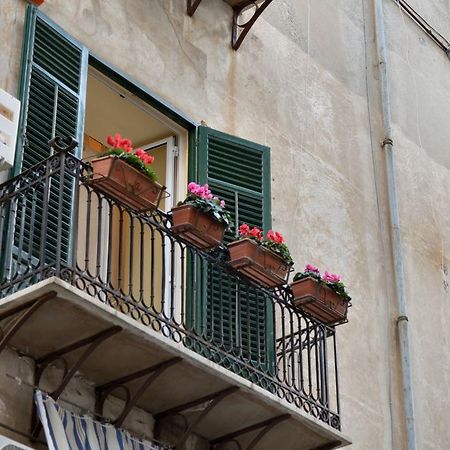 Real Teatro Umberto I Bed & Breakfast Palermo Exterior foto