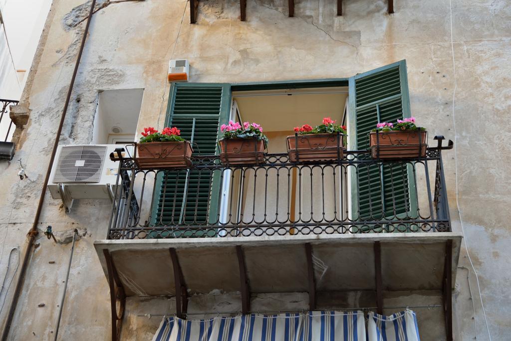 Real Teatro Umberto I Bed & Breakfast Palermo Exterior foto