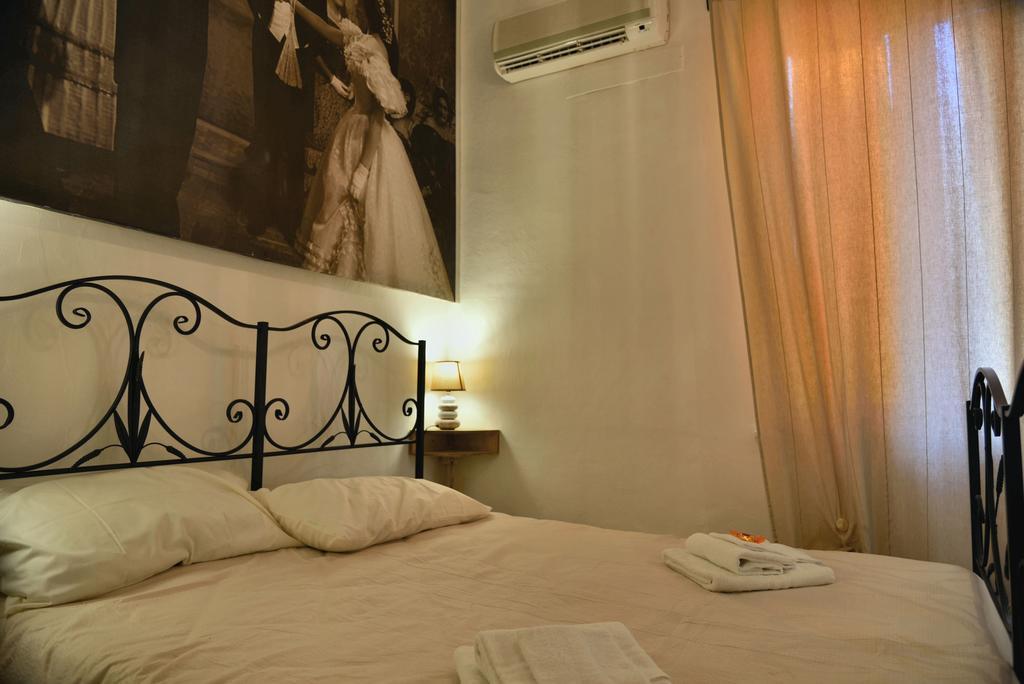Real Teatro Umberto I Bed & Breakfast Palermo Exterior foto