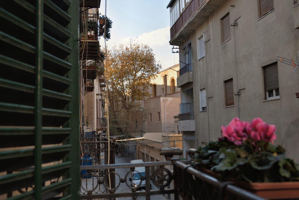 Real Teatro Umberto I Bed & Breakfast Palermo Exterior foto