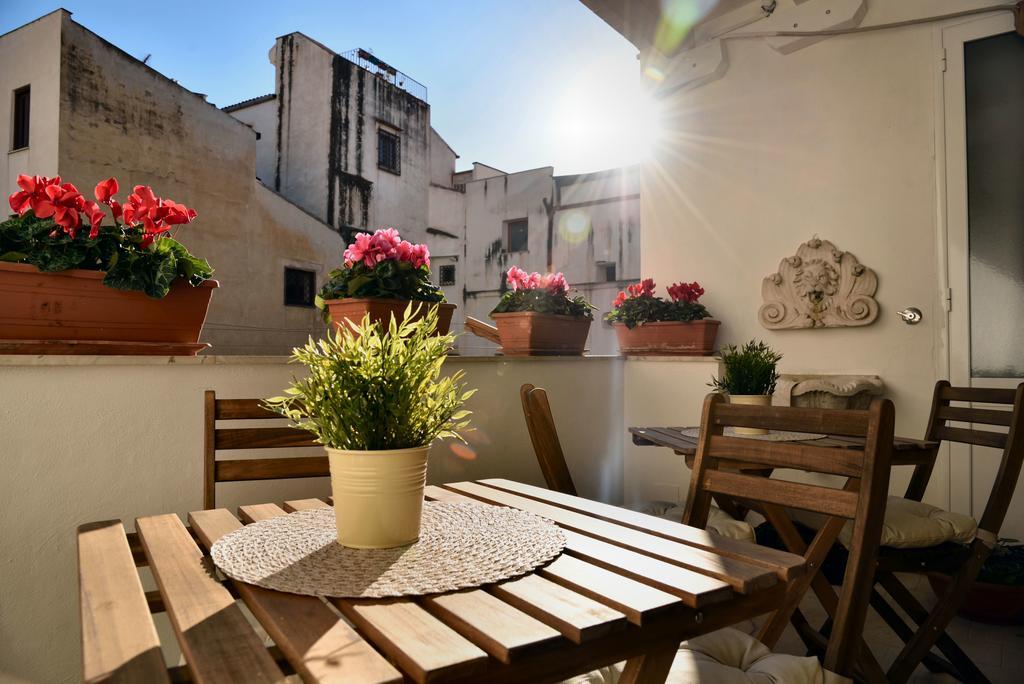 Real Teatro Umberto I Bed & Breakfast Palermo Exterior foto